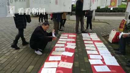 西安相亲角:回归传统的“媒妁相亲”|相亲|婚姻|媒妁_新浪新闻